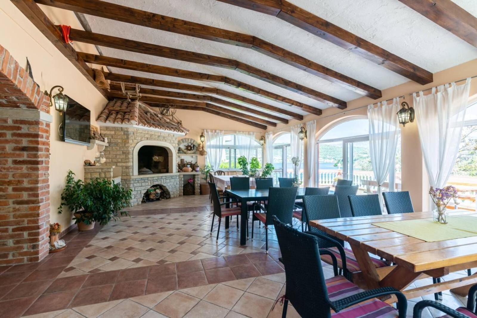 Apartments Barbara Супетарска Драга Екстериор снимка